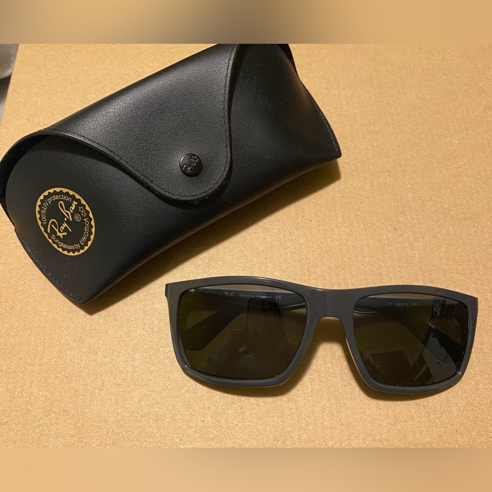 Ray Ban uni-sex sunglasses with case